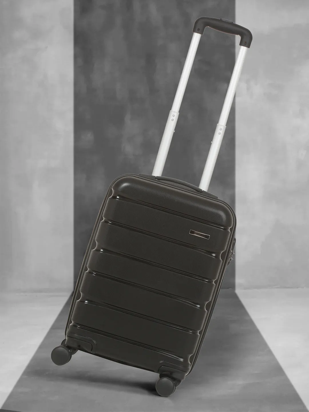 Uno 360-Degree Rotation Hard-Sided Cabin-Sized Trolley Bag 32.2L